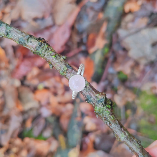 Sterling silver rose quartz ring (UK size L)